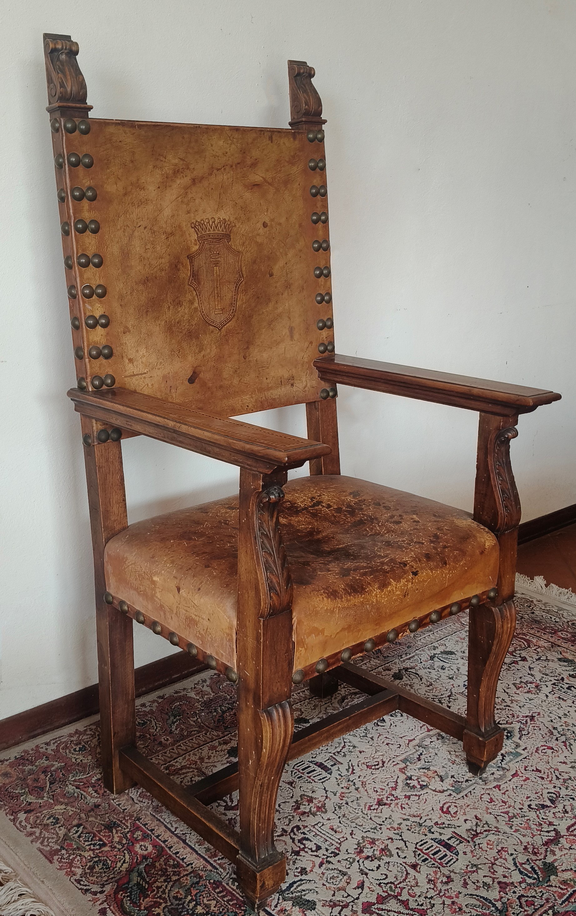 Tavolo in stile neorinascimentale