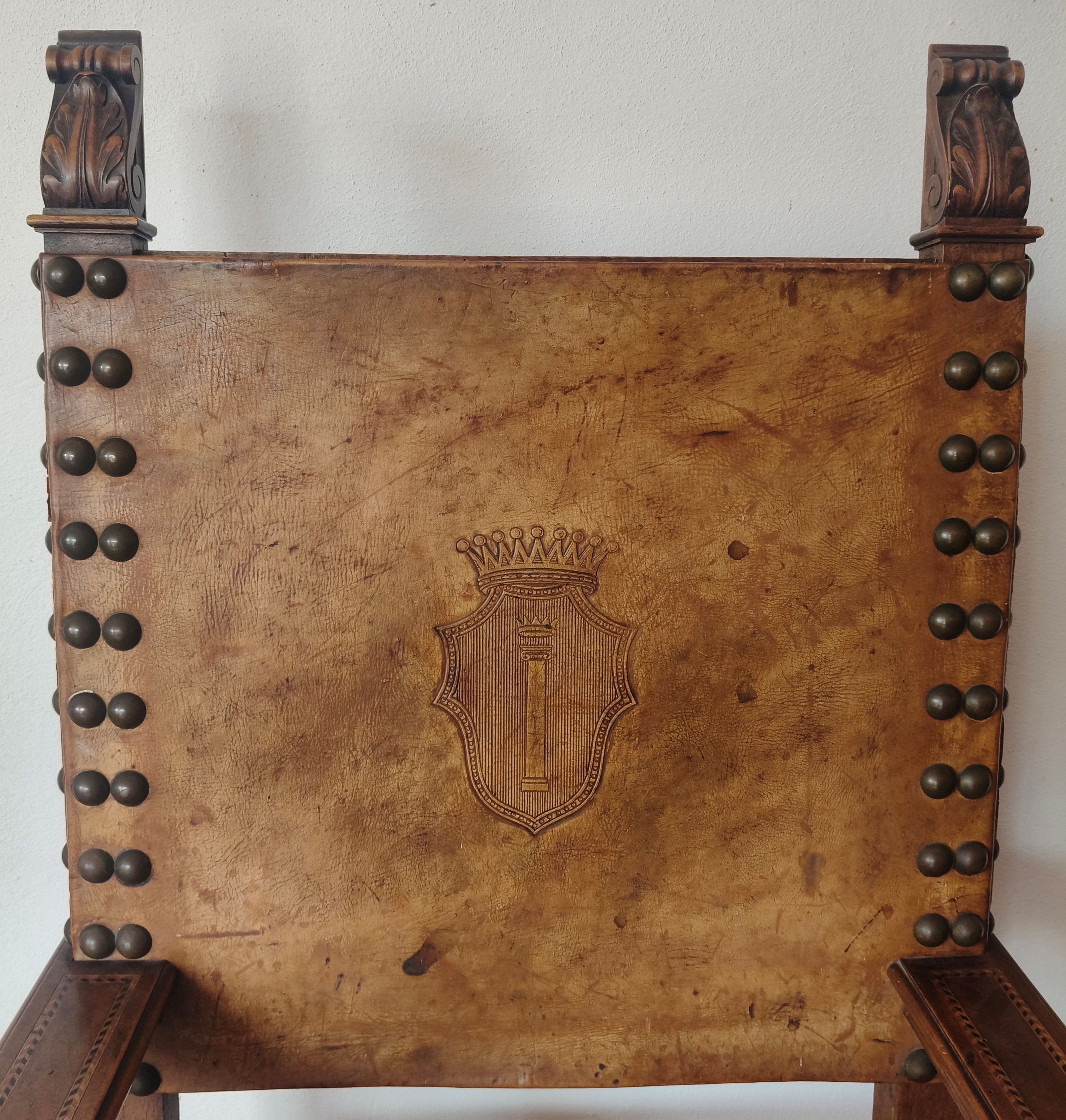 Tavolo in stile neorinascimentale