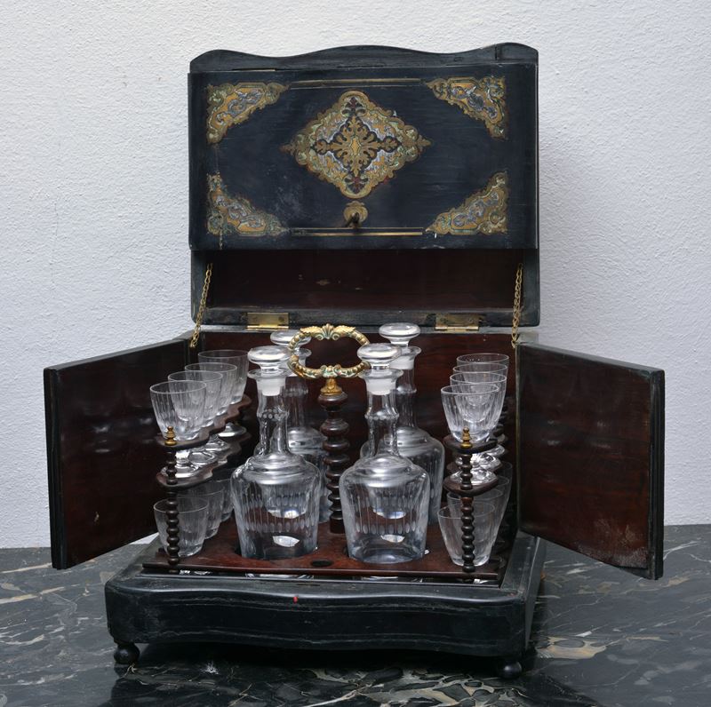 Cassetta di legno portaliquori da viaggio