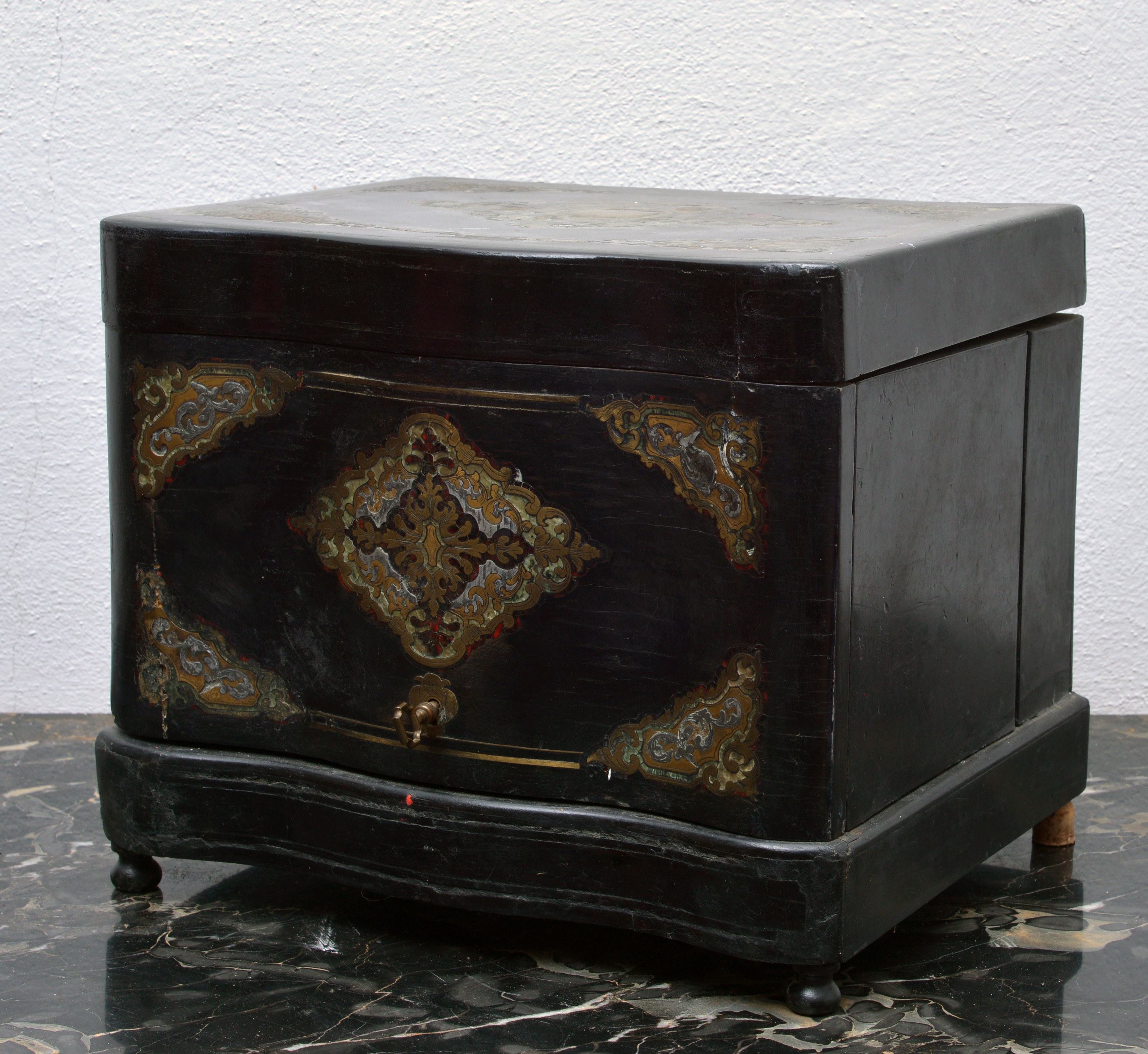 Cassetta di legno portaliquori da viaggio