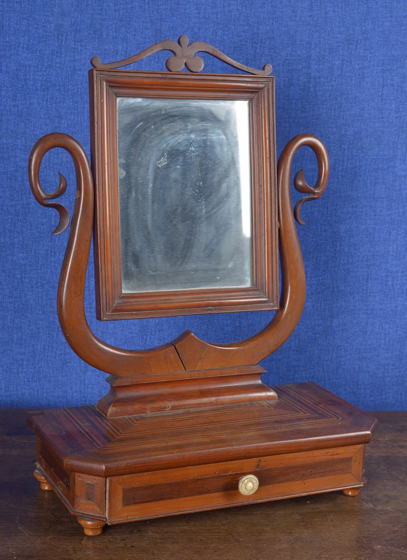 Specchio da toelette