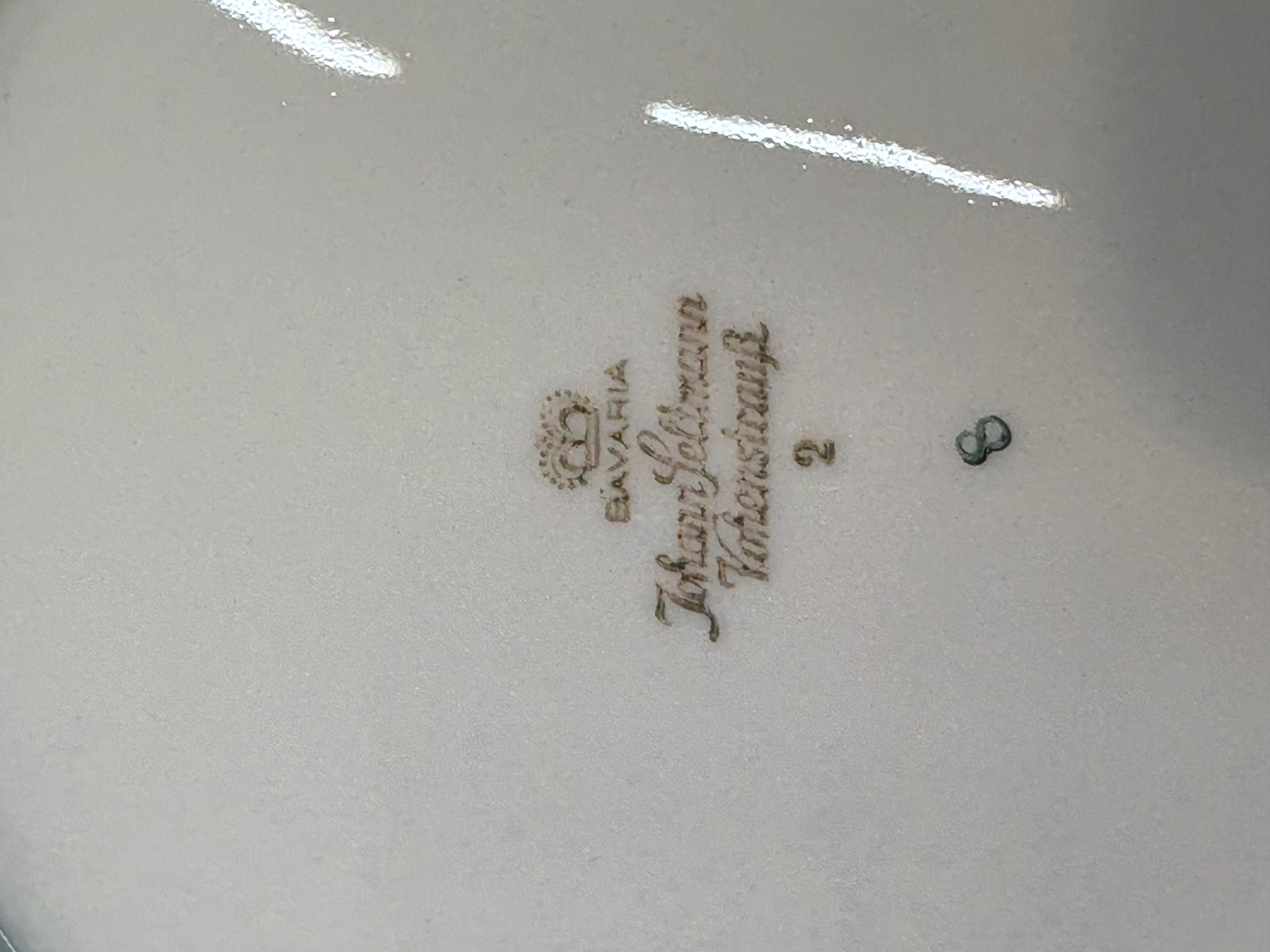 Gruppo di ceramiche da tavola, decorazione floreale policroma e bordo traforato a intreccio (XX s...