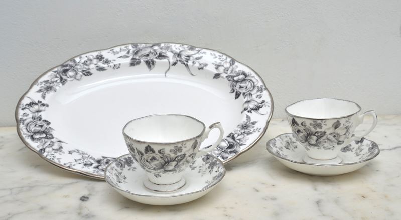Royal Albert Paradise, Servizio da tè e portata in bone china con vassoio e tazze, decorazione fl...