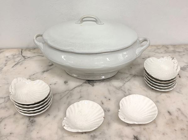 Zuppiera con set di piattini a conchiglia