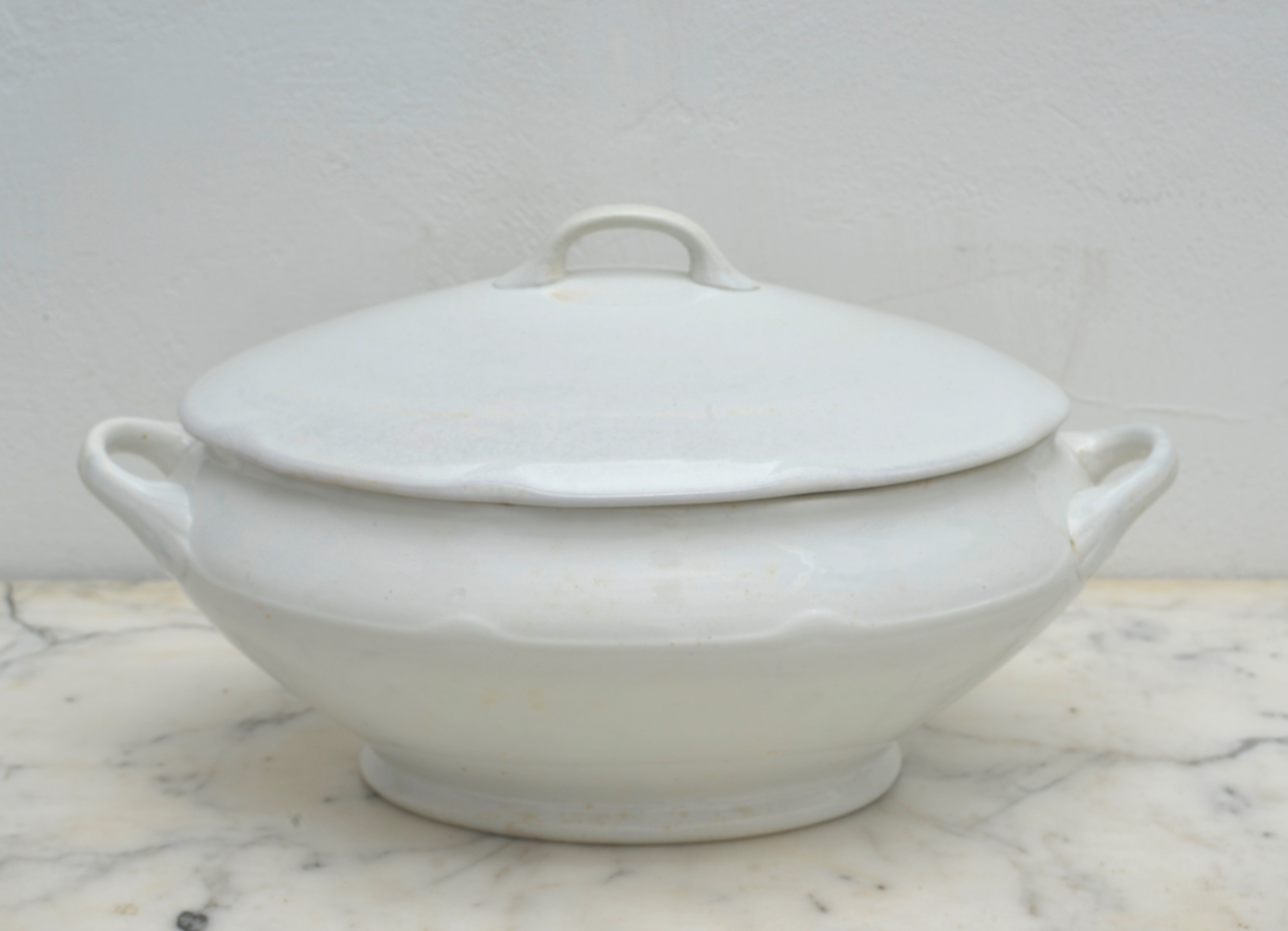 Zuppiera con set di piattini a conchiglia