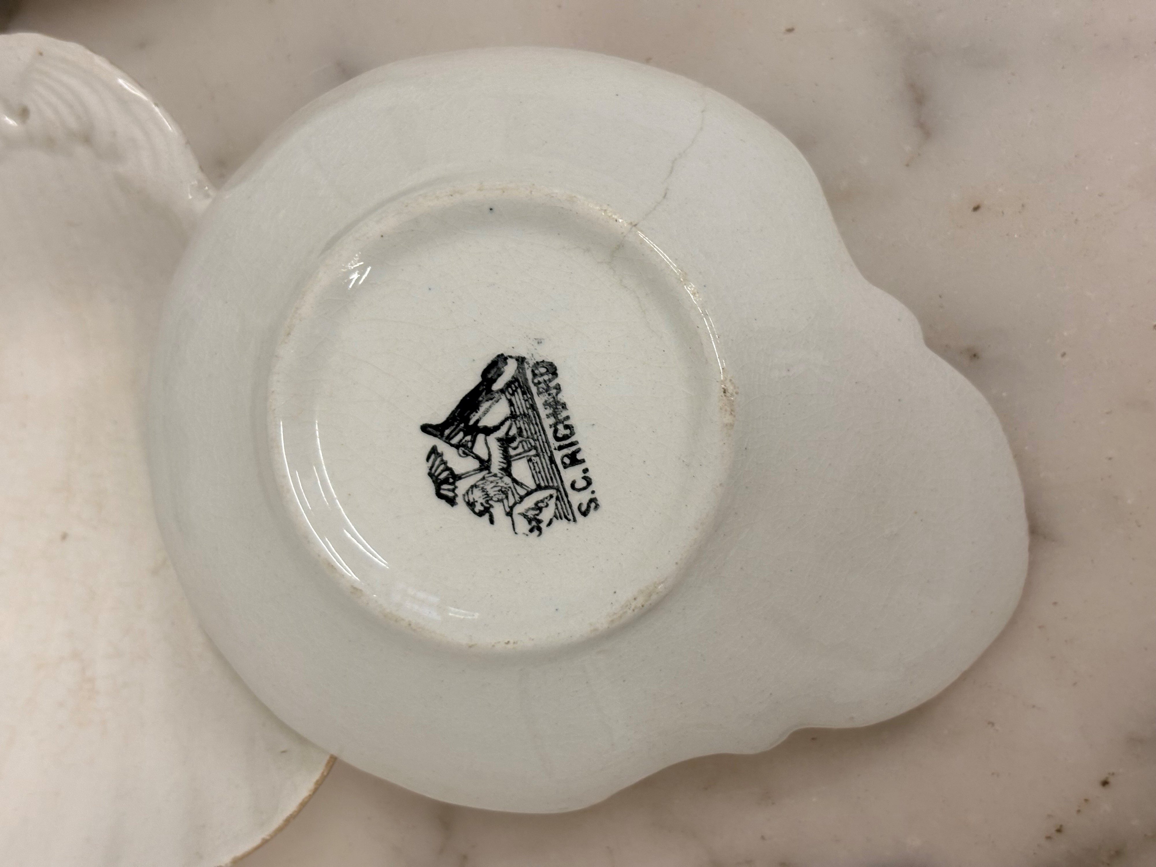 Zuppiera con set di piattini a conchiglia