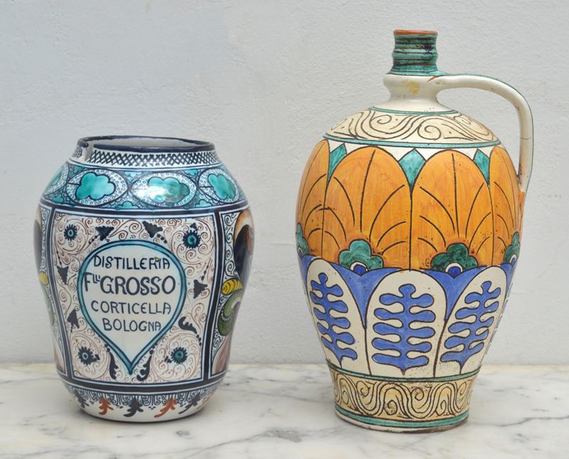 Lotto composto da due pezzi in maiolica decorata