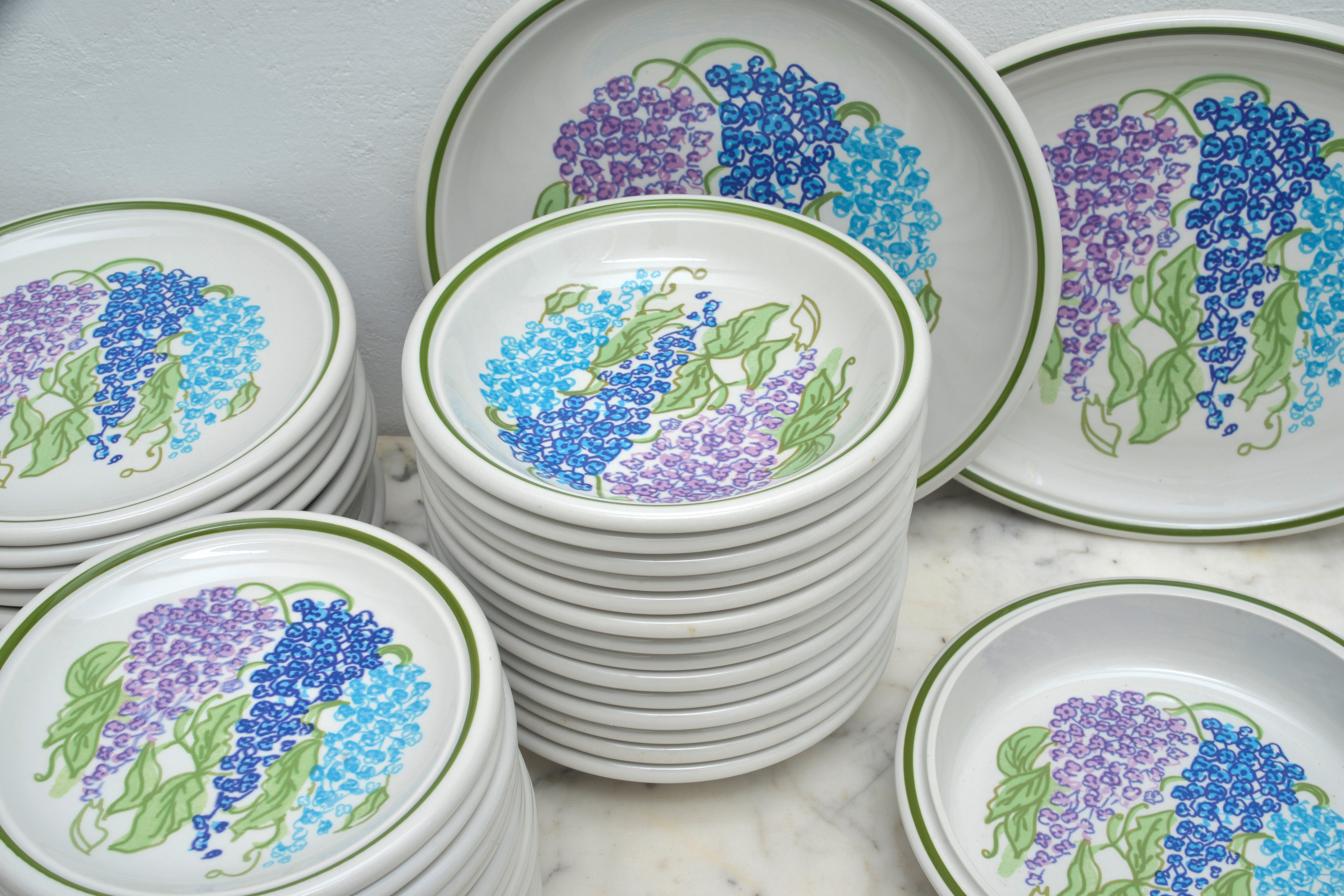 Richard Ginori, Servizio da tavola in ceramica bianca con decoro floreale policromo