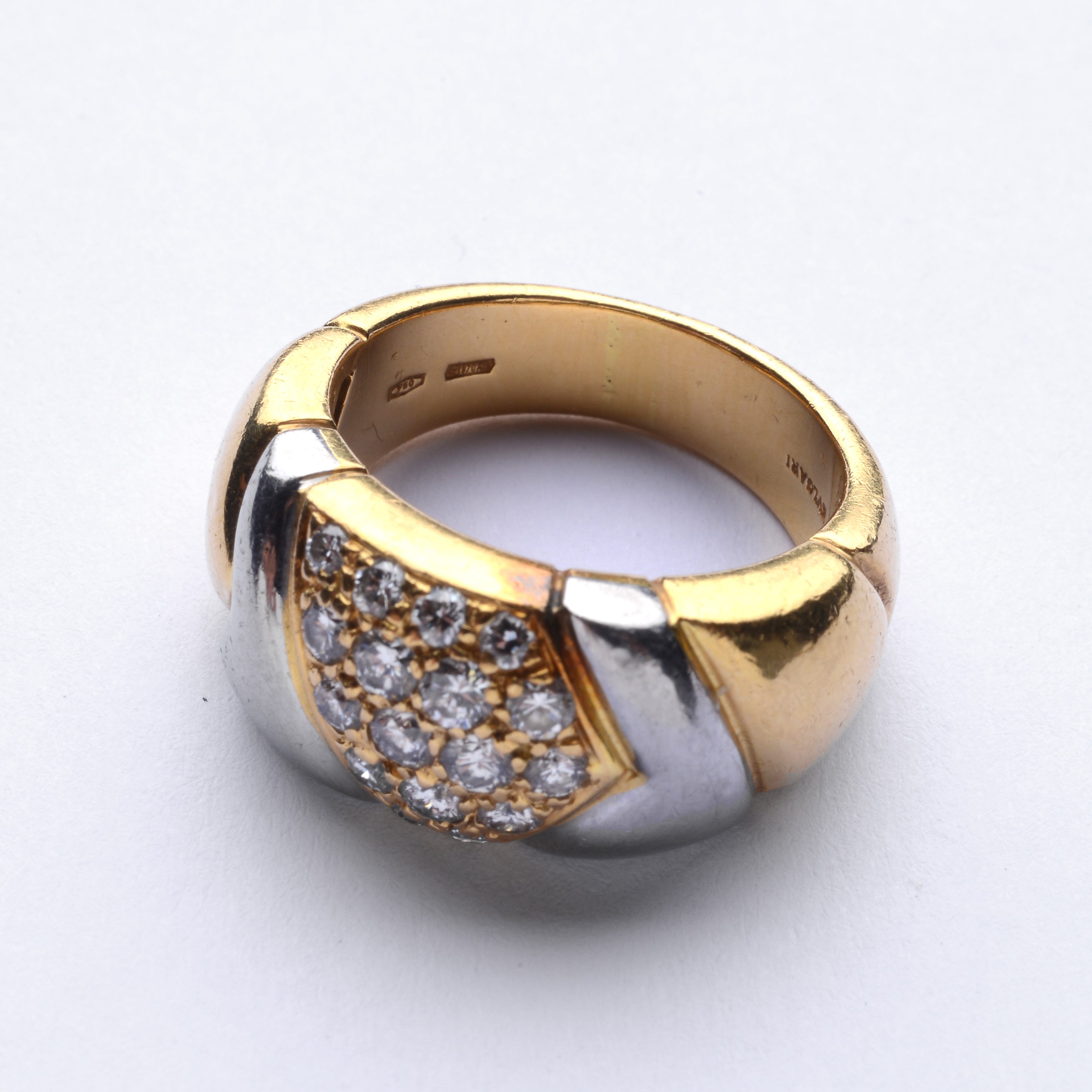 Anello a fascia con Pavè di brillanti