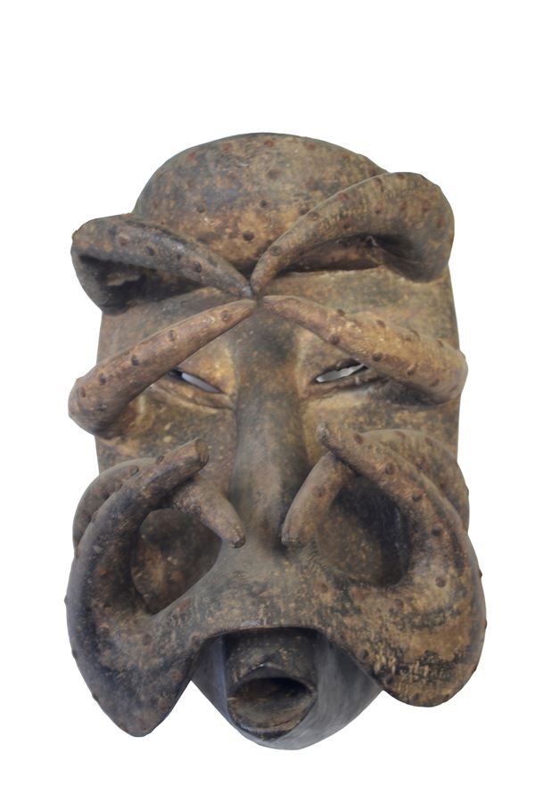 Maschera cornuta   