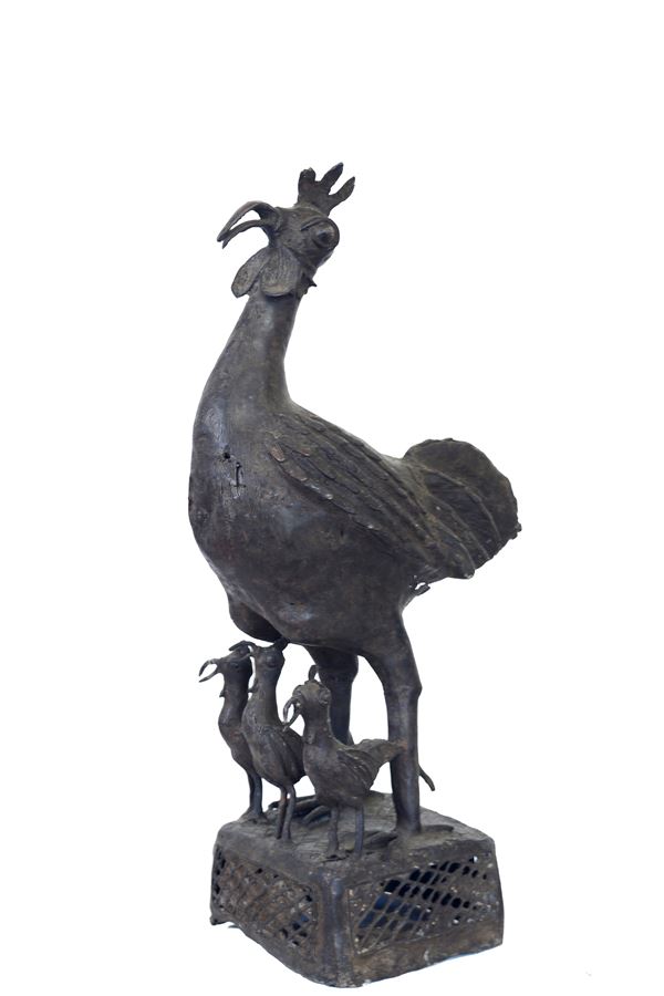 Scultura cerimoniale di Gallo con i pulcini 