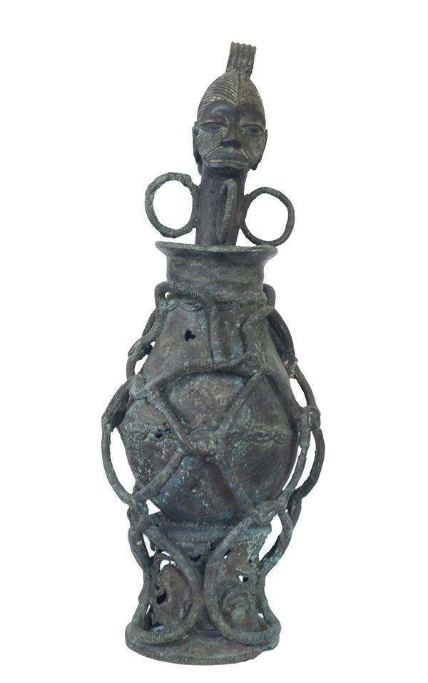 Vaso rituale con coperchio figurato 