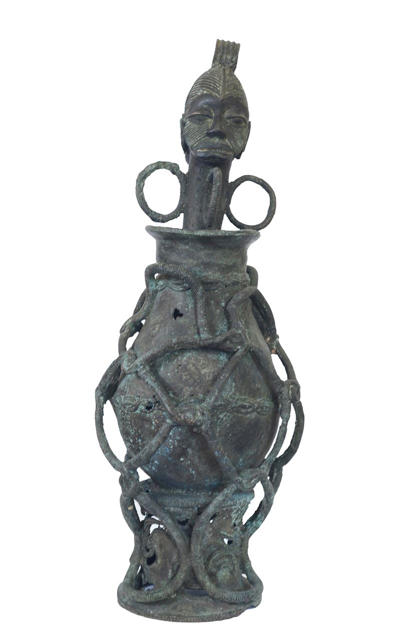 Vaso rituale con coperchio figurato, bronzo, XX secolo