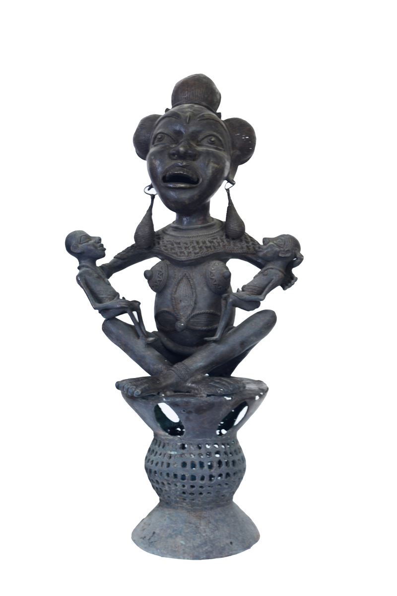 Benin, Madre con infanti, scultura in bronzo a traforo (XX secolo)
