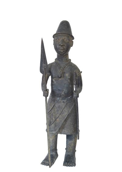 Portatore di lancia, scultura in bronzo (tradizione dell’Africa occidentale), XX secolo