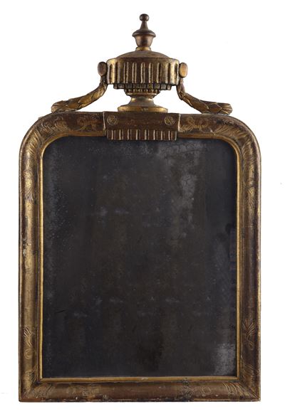 Specchiera, legno dorato intagliato e inciso con cimasa a urna e specchio a mercurio (XVIII–XIX s...