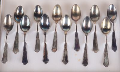 Insieme di dodici cucchiaini da caffè, argento 800