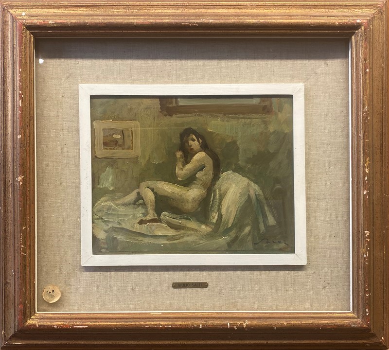 Modella che si pettina