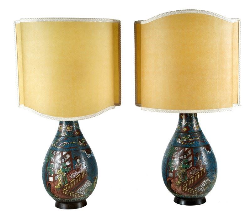Due lumi da tavolo in metallo cloisonnè