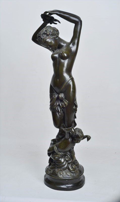 Nudo femminile con fiori e putto