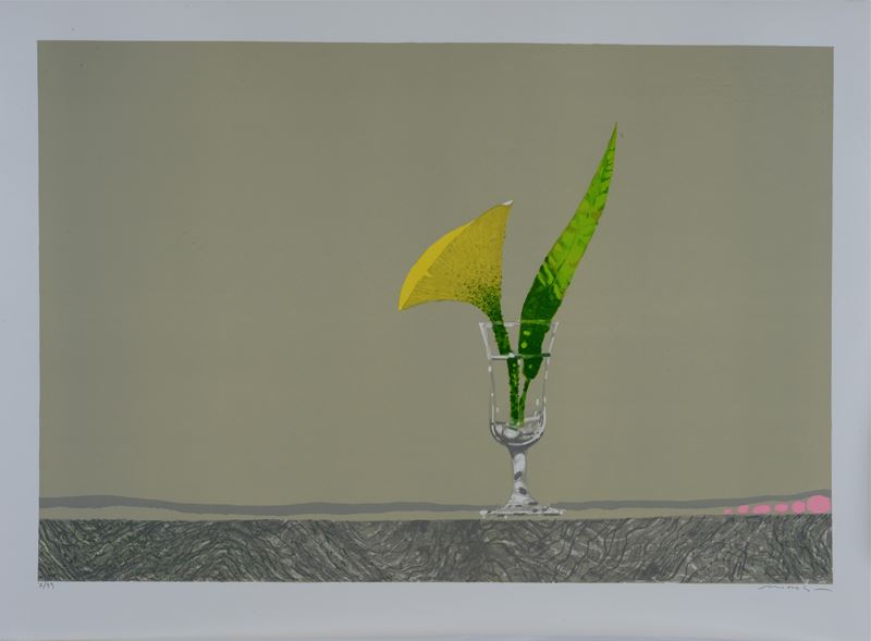 Un fiore in un bicchiere d'acqua