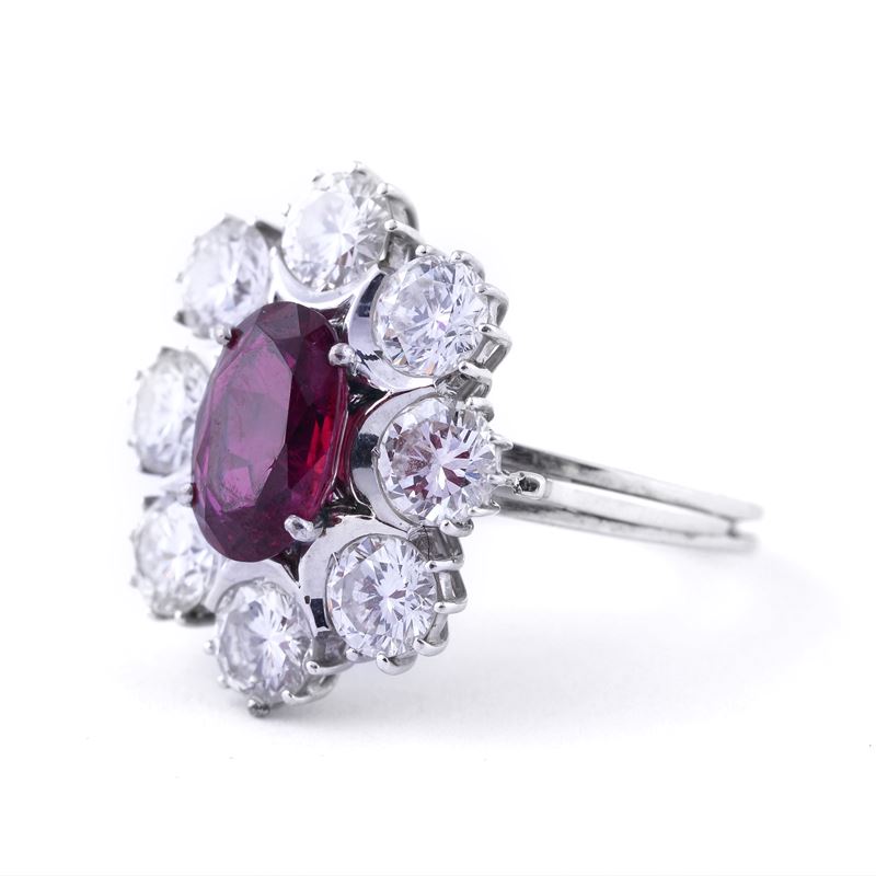 Anello a Margherita con Rubino