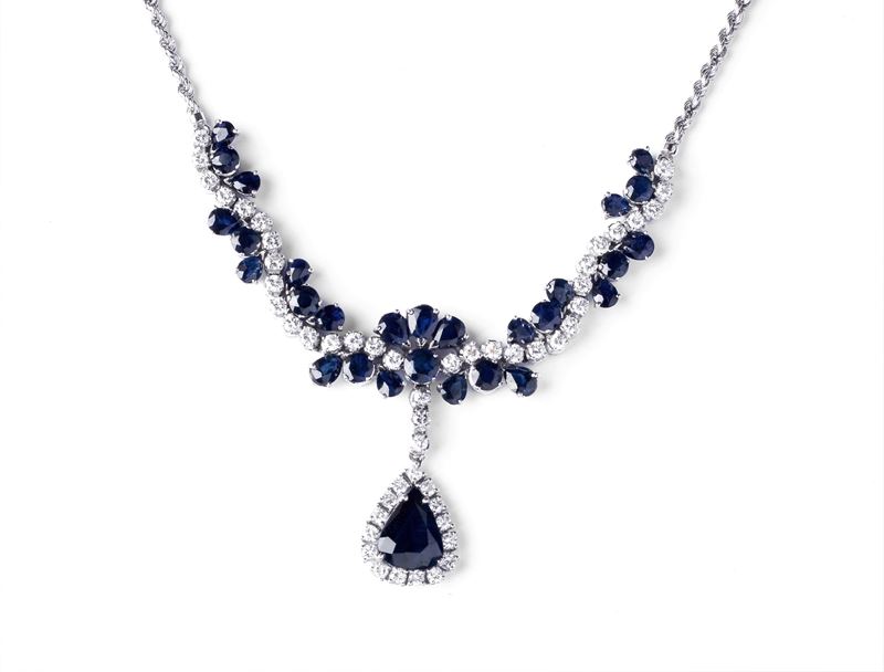 Collana con Zaffiri e Diamanti in Oro Bianco