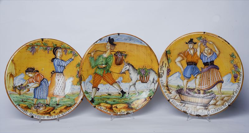 Serie di Tre Piatti in Ceramica di Montelupo