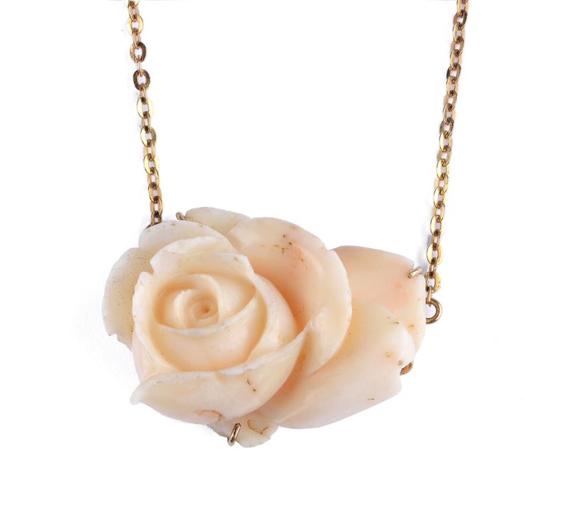 Collana in Oro Rosa con Fiore Centrale