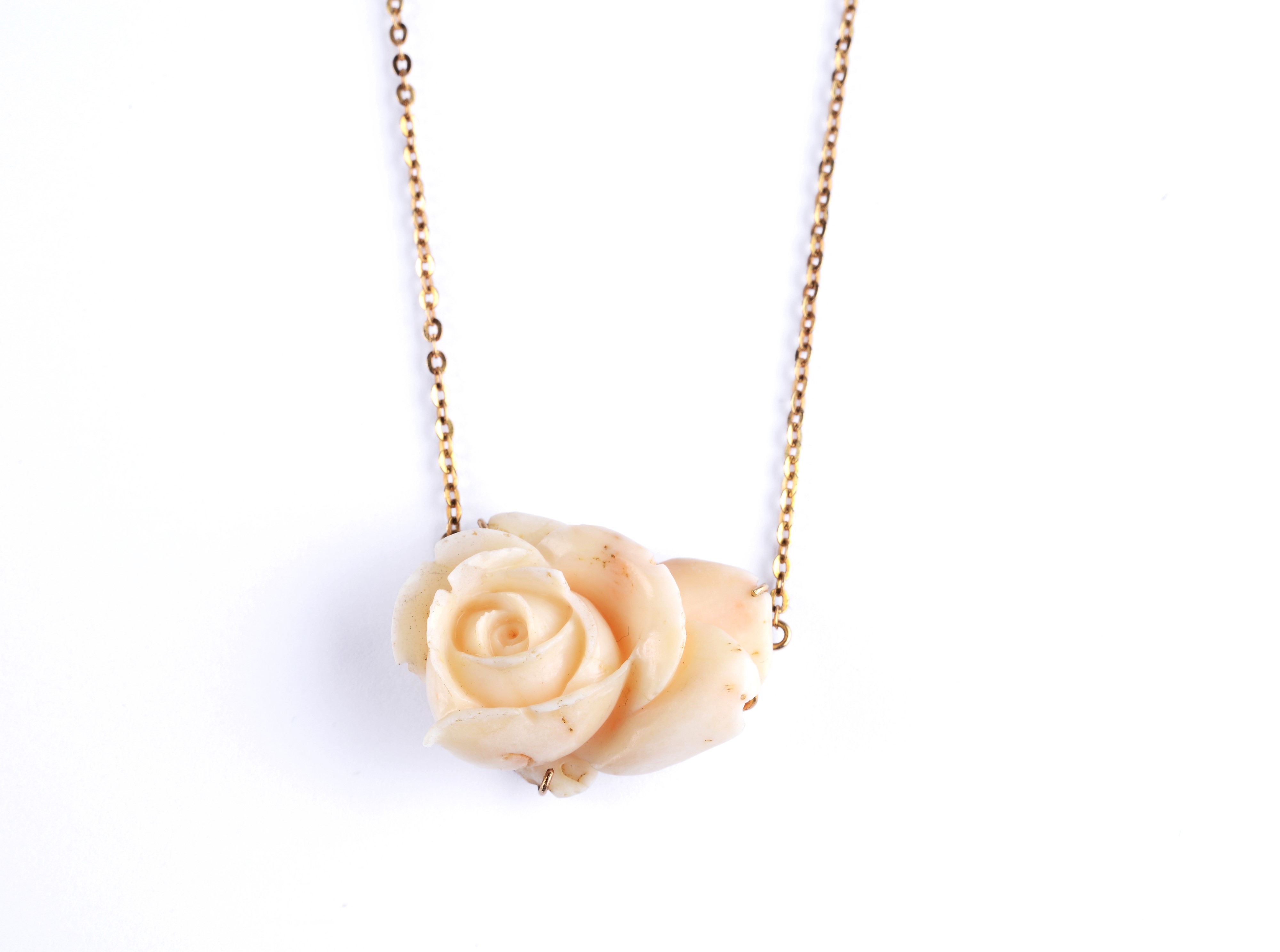 Collana in Oro Rosa con Fiore Centrale