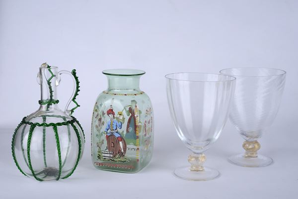 Tre vasi e un versatoio in vetro