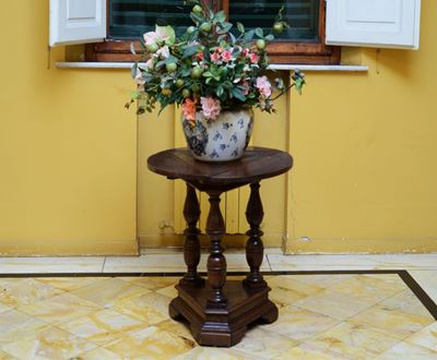 Piccolo Tavolo in Stile Rinascimentale