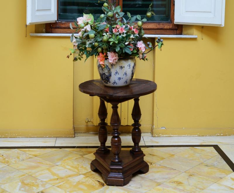 Piccolo Tavolo in Stile Rinascimentale
