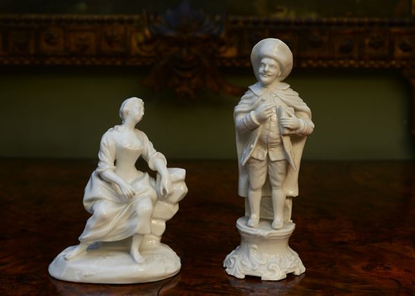 Due figure in porcellana bianca