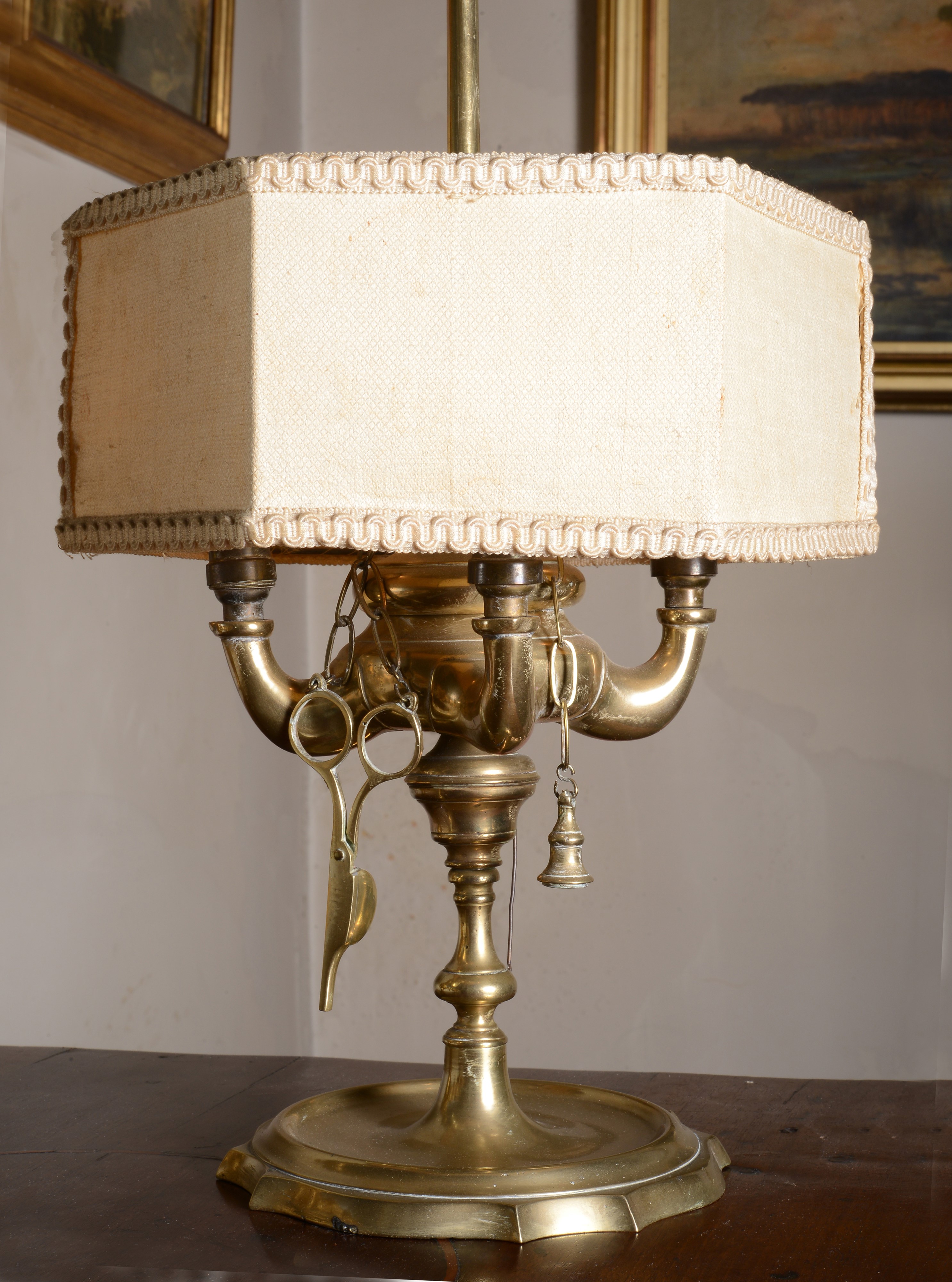 Coppia di Lucerne Fiorentine in Ottone. CM 59 (altezza Complessiva)