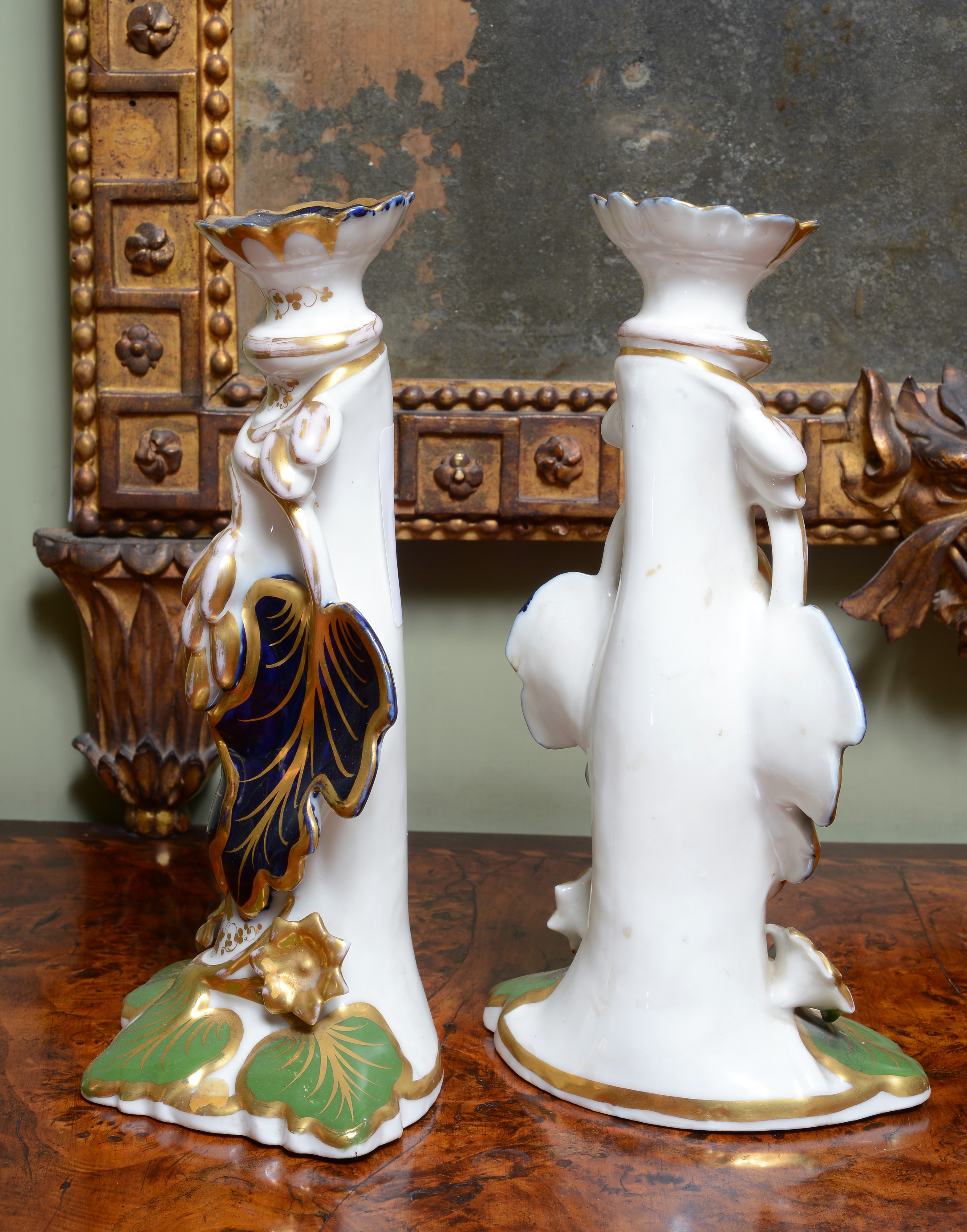 Coppia di Candelabri in Porcellana Policroma