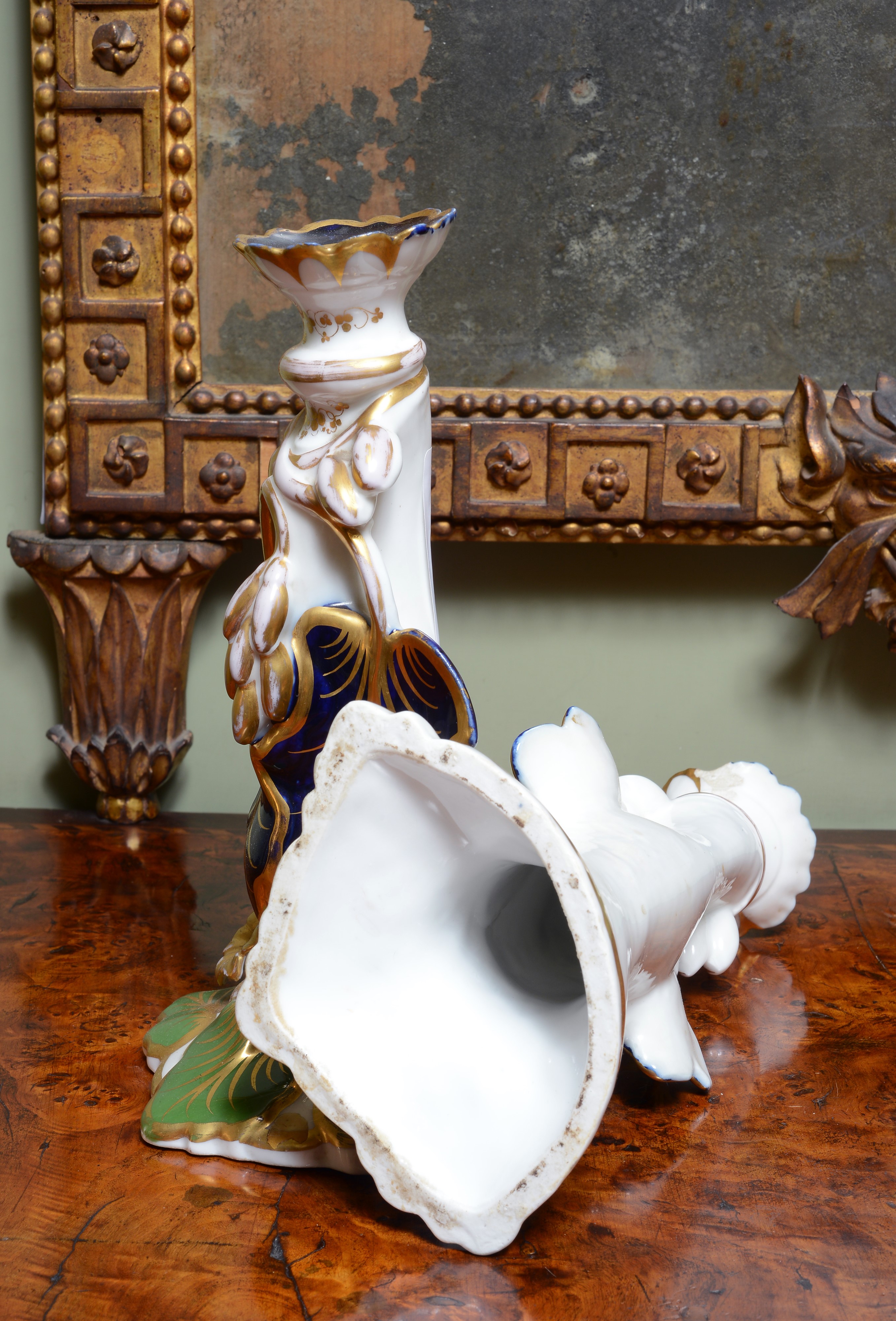 Coppia di Candelabri in Porcellana Policroma