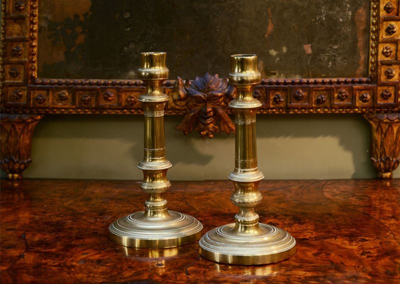 Coppia di Candelabri in Metallo Dorato
