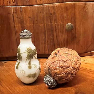 Due Snuff Bottle