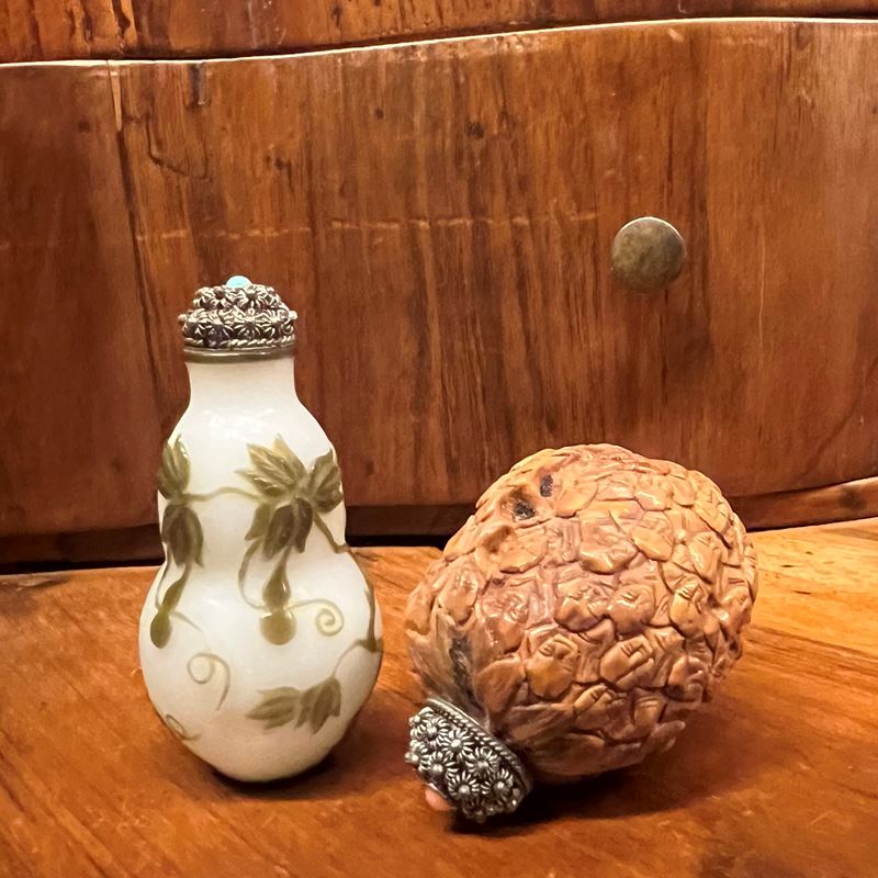 Due Snuff Bottle