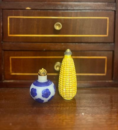 Due Snuff Bottle