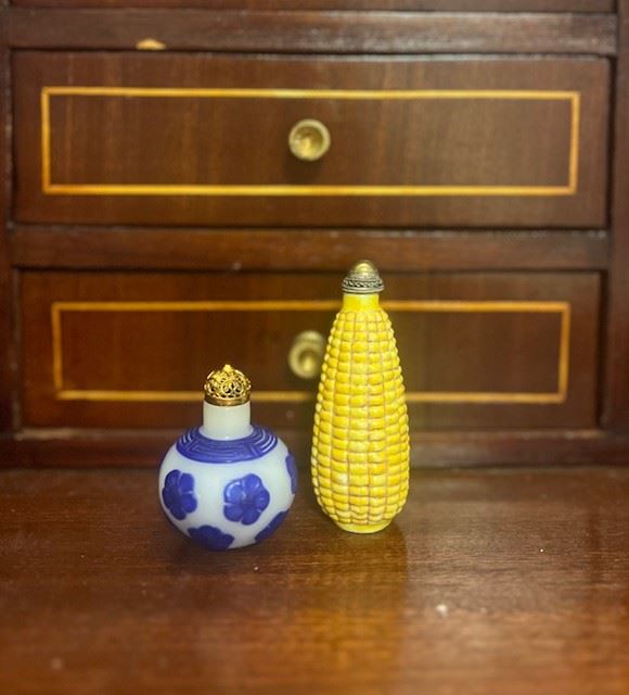Due Snuff Bottle
