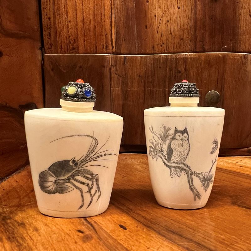 Due Snuff Bottle in Osso