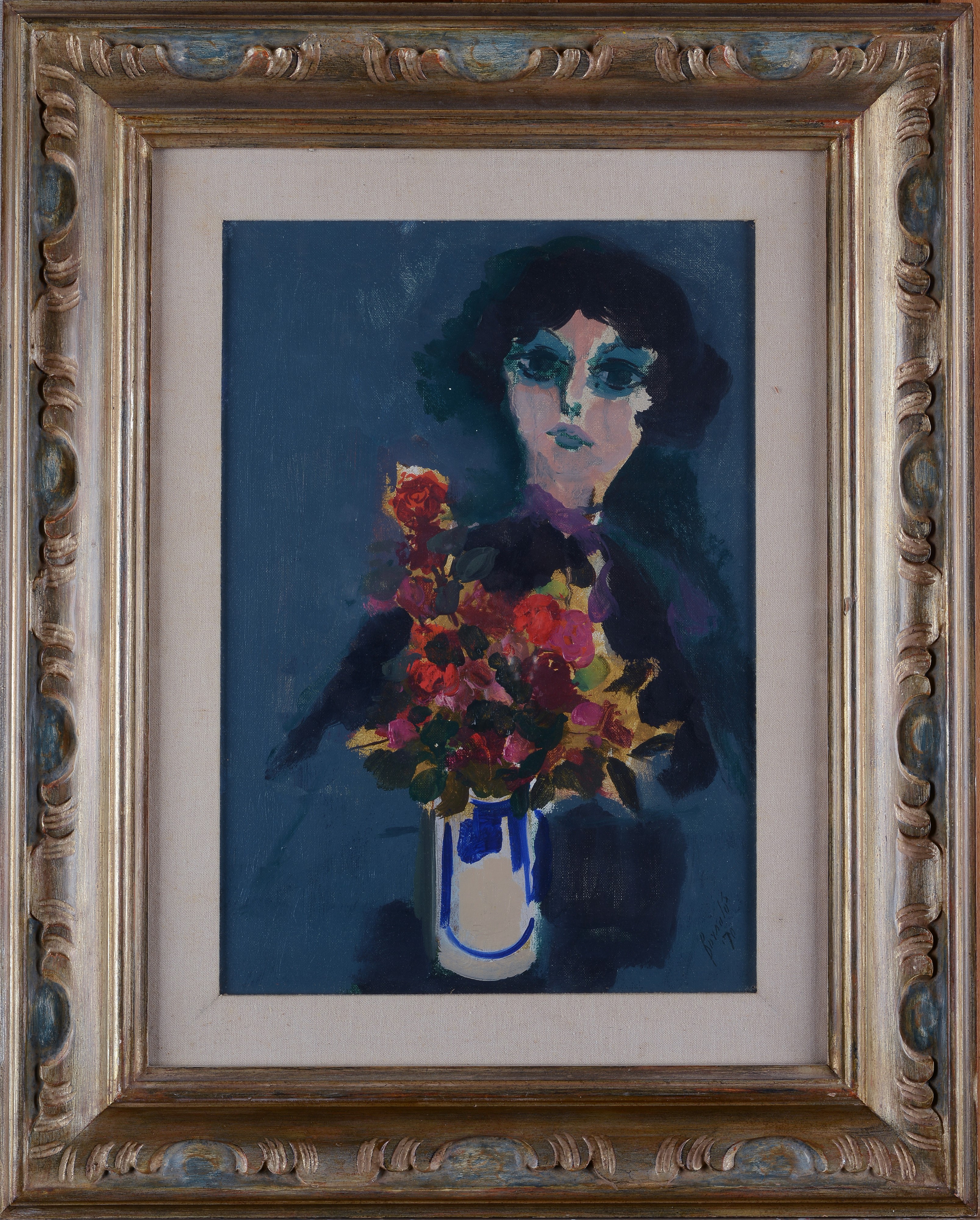 Figura con vaso di fiori