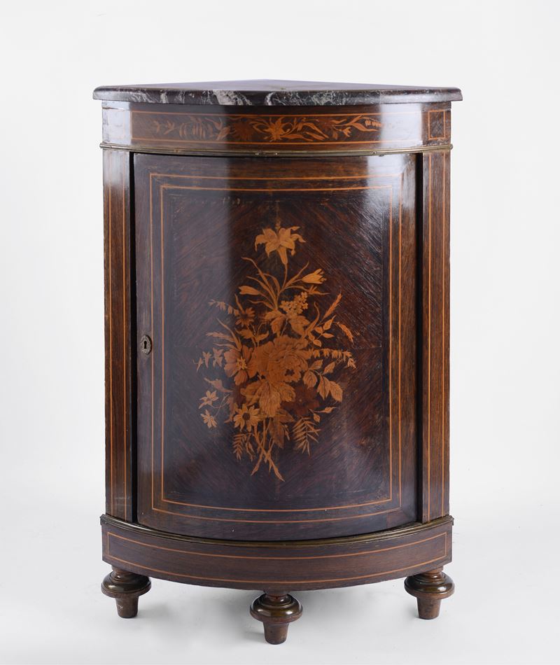 Angoliera in Legno Intarsiato