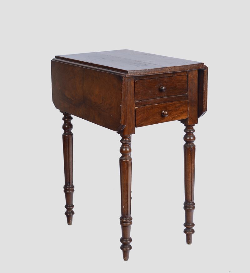 Tavolino a bandelle in noce