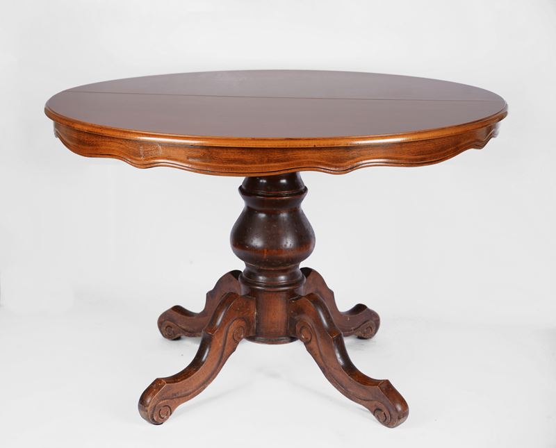 Tavolo da pranzo in noce