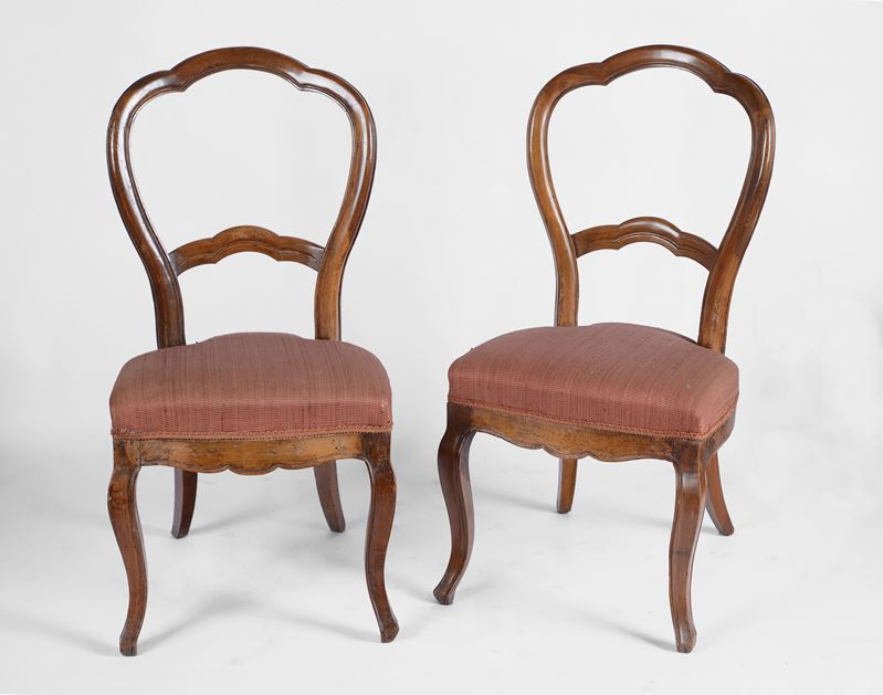 Serie di sei sedie in noce