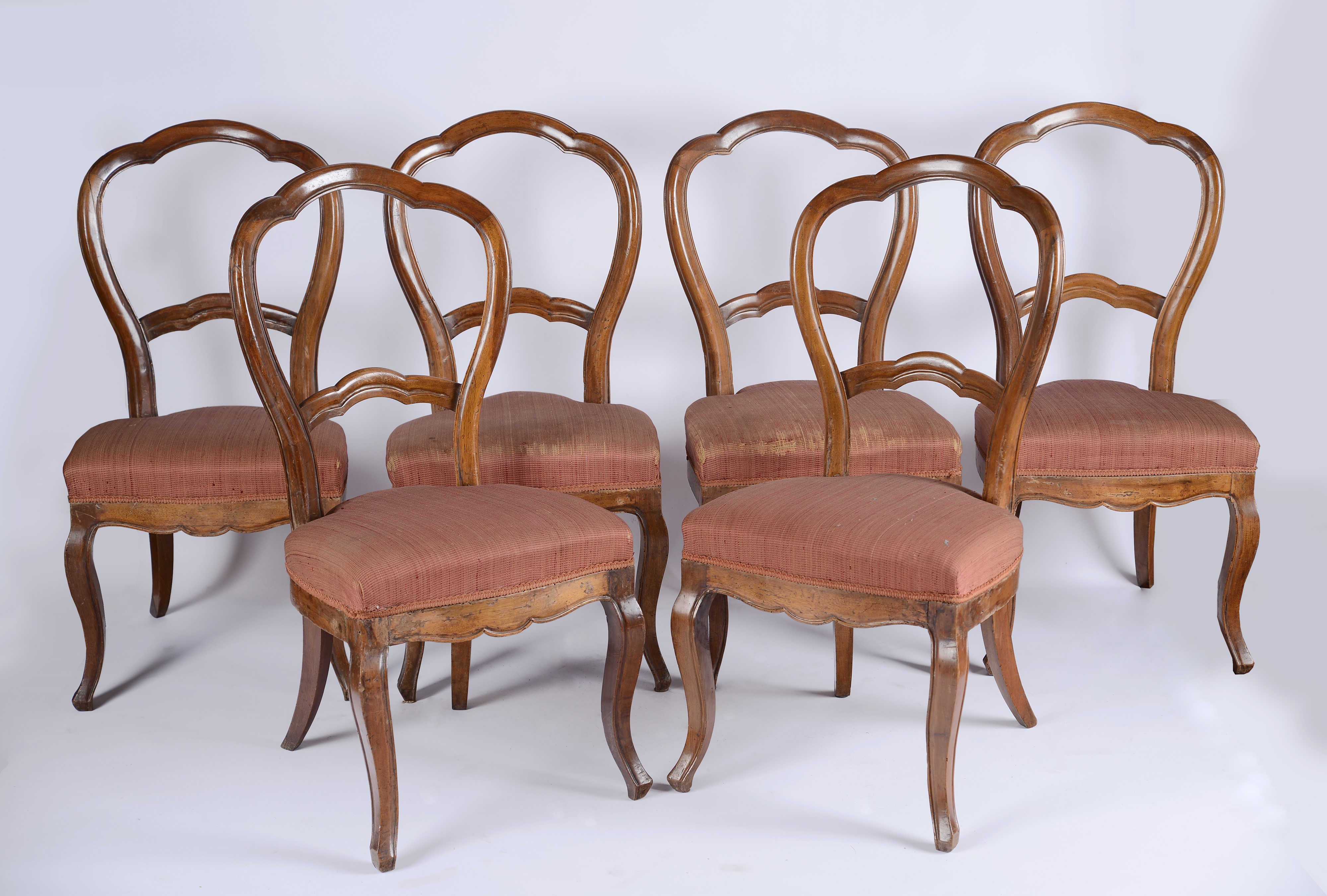 Serie di sei sedie in noce