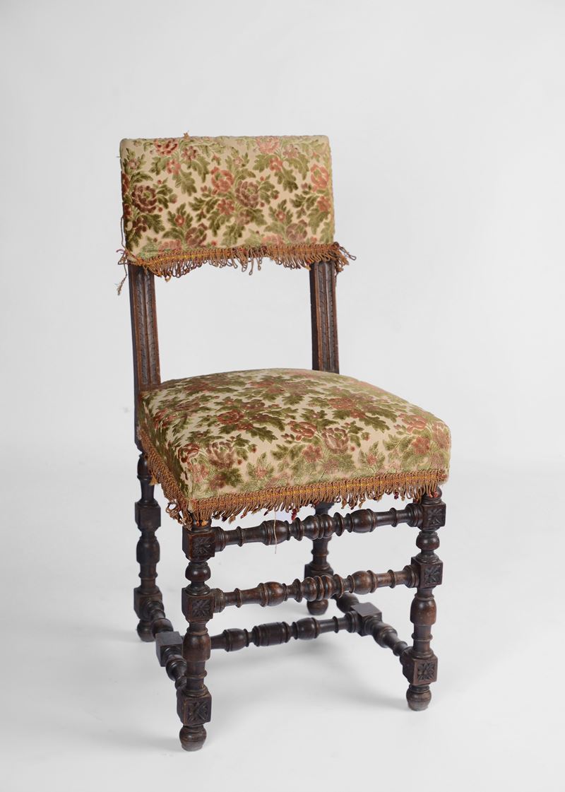 Piccola sedia a birilli in noce